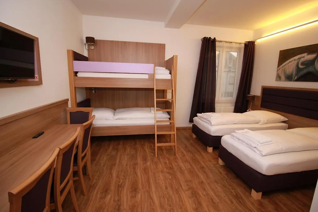 Slamba Hostel اوغسبورغ 0*,