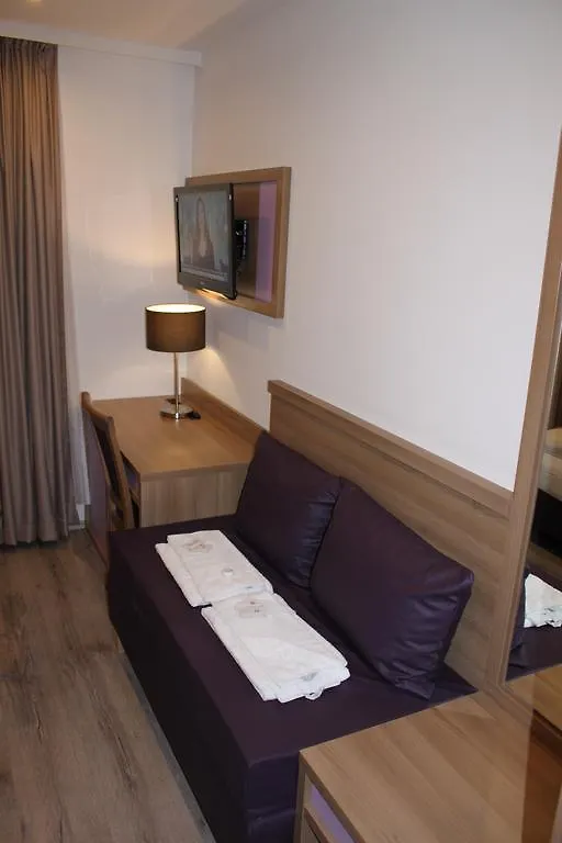 Slamba Hostel اوغسبورغ 0*,